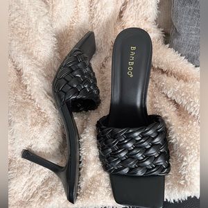 Slip on black heels with braided chord front